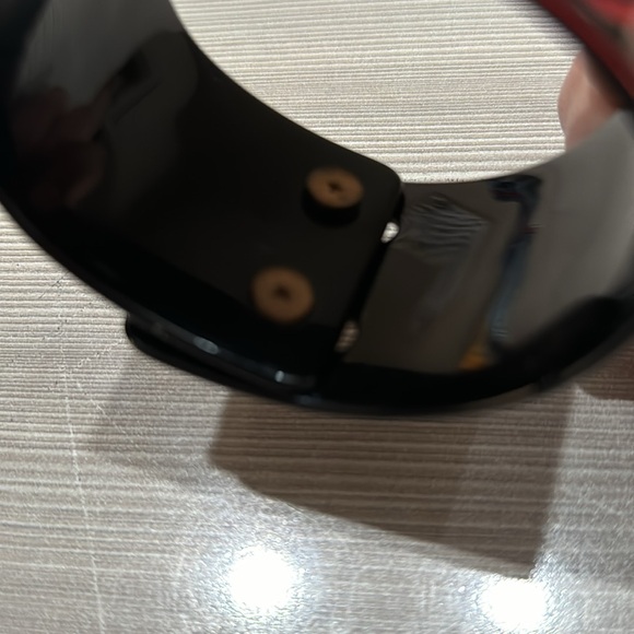 Acrylic cuff bracelet - Picture 5 of 5